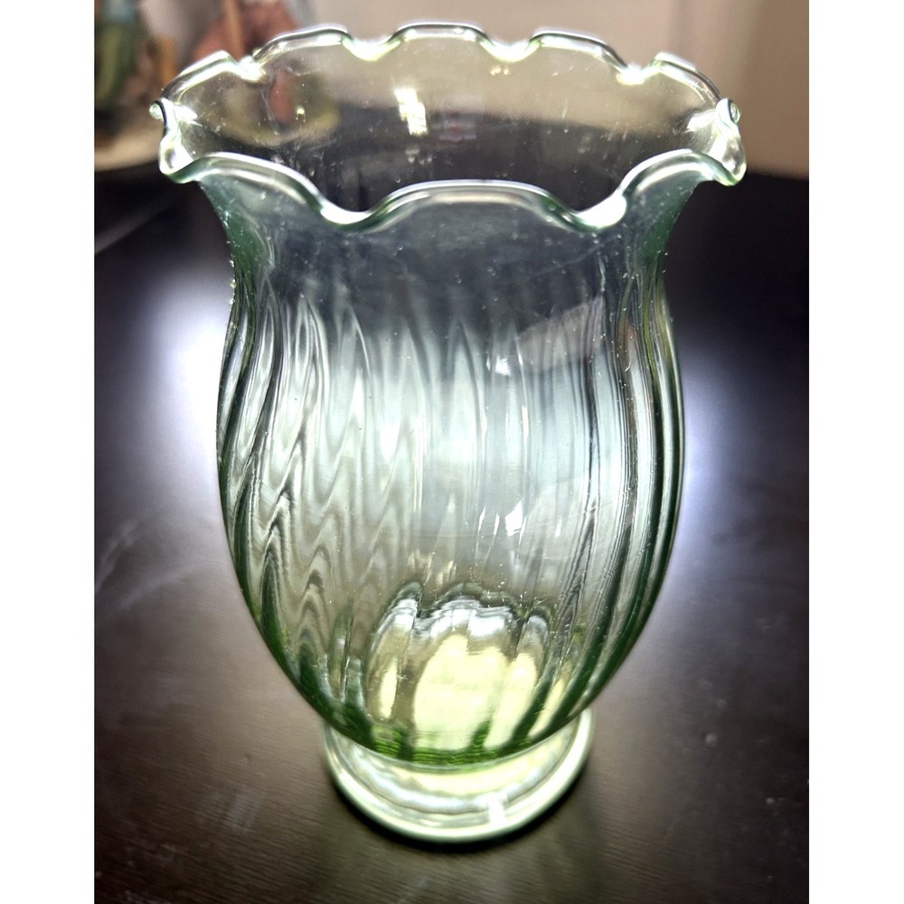 Indiana Glass Green Fluted Vase Ribbed Swirl Ruffled Rim 6.625" Vintage - Picture 2 of 5
